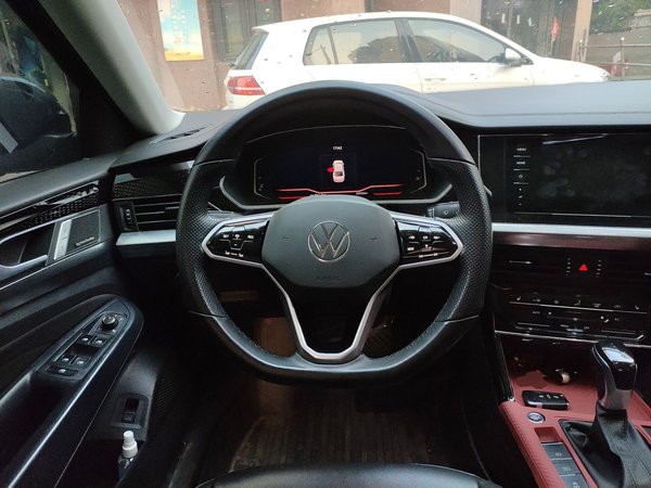 Volkswagen Passat 2023, 35900 км, за 18876 USD - фото 12