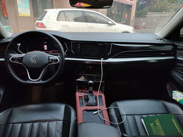 Volkswagen Passat 2023, 35900 км, за 18876 USD - фото 19