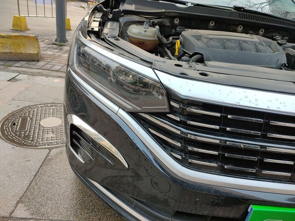 Volkswagen Passat 2023, 35900 км, за 18876 USD