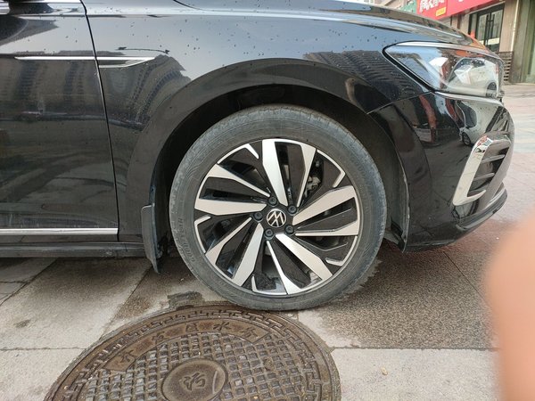 Volkswagen Passat 2023, 35900 км, за 18876 USD