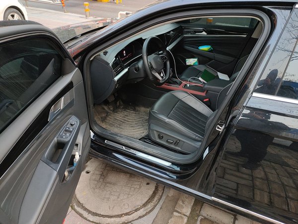 Volkswagen Passat 2023, 35900 км, за 18876 USD - фото 14