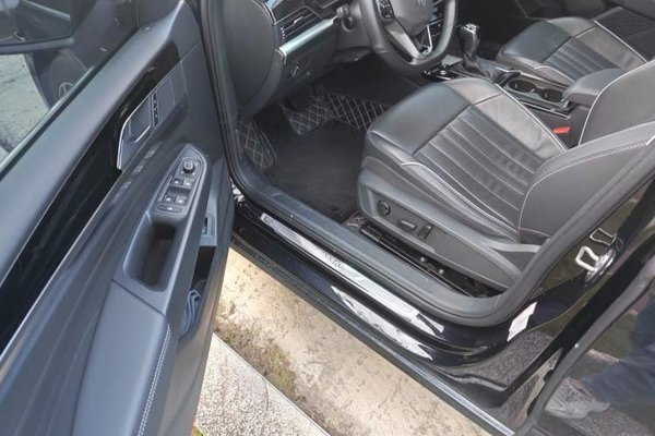 Volkswagen Passat 2023, 52600 км, за 14588 USD - фото 16