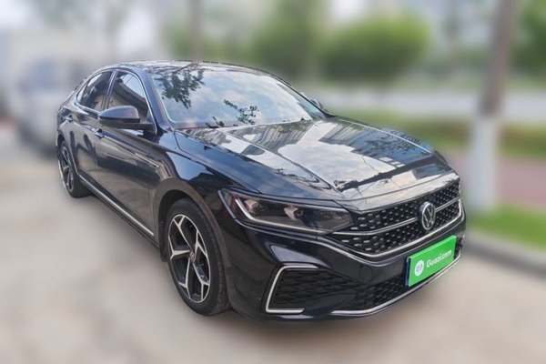 Volkswagen Passat 2023, 52600 км, за 14588 USD