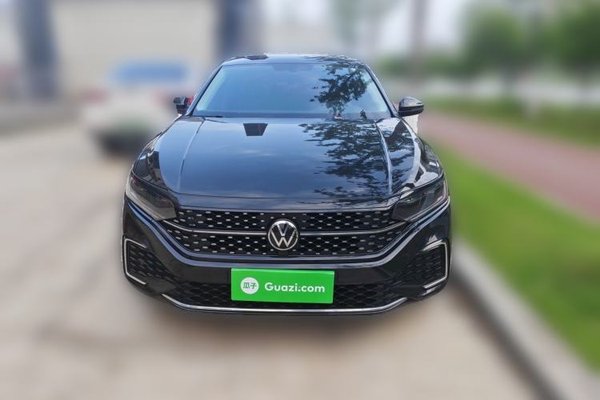 Volkswagen Passat 2023, 52600 км, за 14588 USD