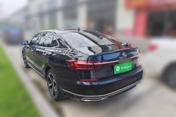 Volkswagen Passat 2023, 52600 км, за 14588 USD
