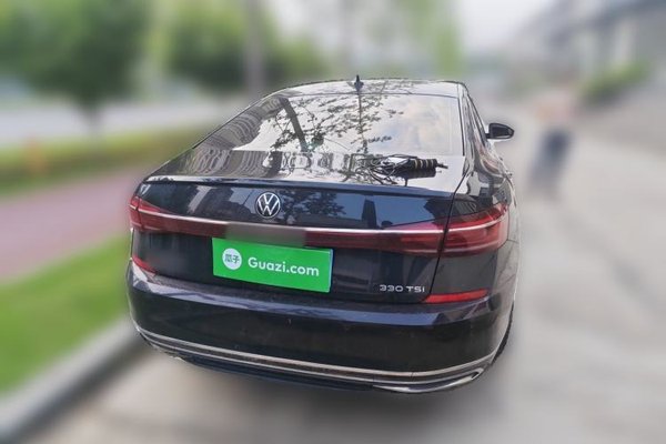 Volkswagen Passat 2023, 52600 км, за 14588 USD
