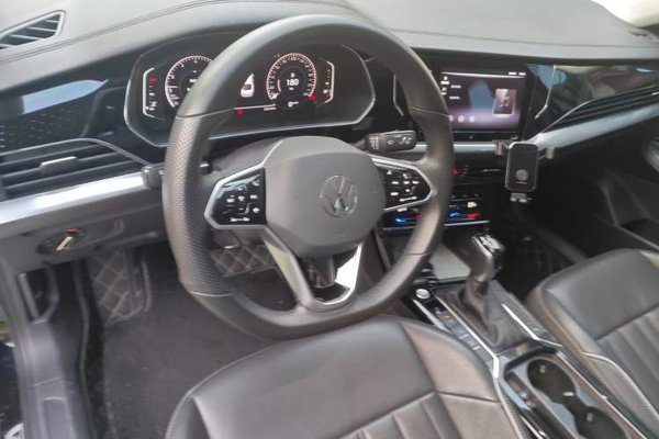 Volkswagen Passat 2023, 52600 км, за 14588 USD - фото 10