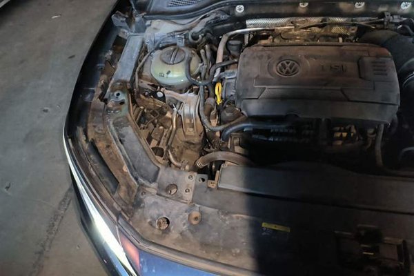 Volkswagen Passat 2023, 52800 км, за 17117 USD