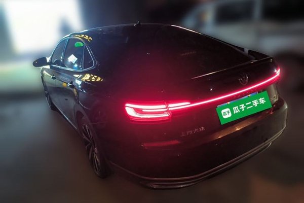 Volkswagen Passat 2023, 52800 км, за 17117 USD - фото 11