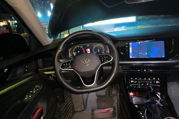 Volkswagen Passat 2023, 52800 км, за 17117 USD - фото 17