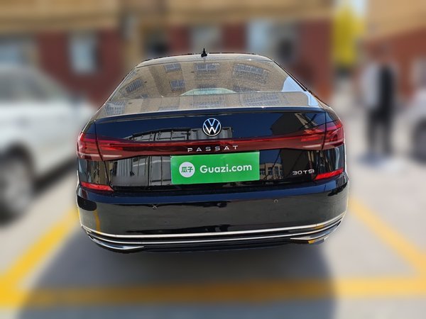 Volkswagen Passat 2023, 81800 км, за 17158 USD