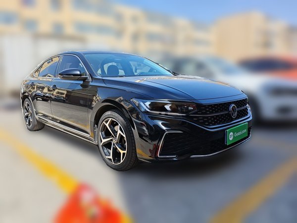 Volkswagen Passat 2023, 81800 км, за 17158 USD