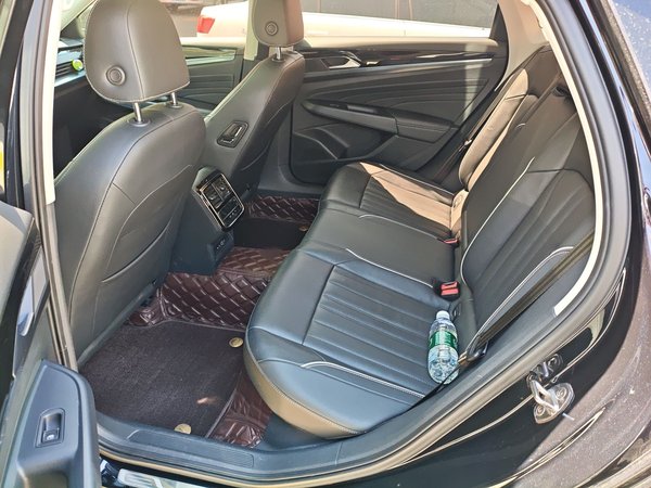 Volkswagen Passat 2023, 81800 км, за 17158 USD - фото 19