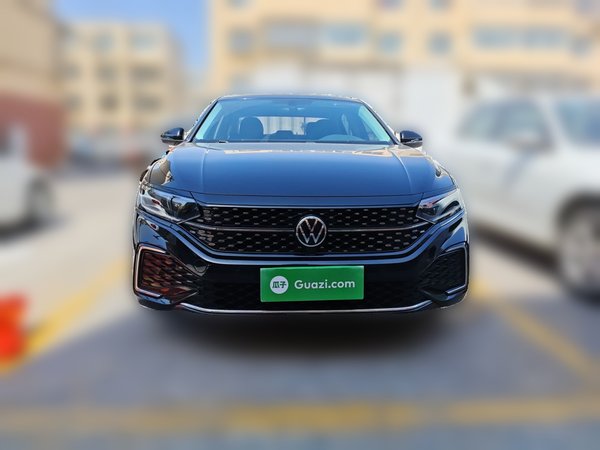 Volkswagen Passat 2023, 81800 км, за 17158 USD