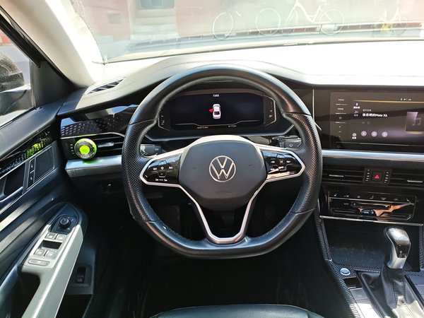 Volkswagen Passat 2023, 81800 км, за 17158 USD - фото 9