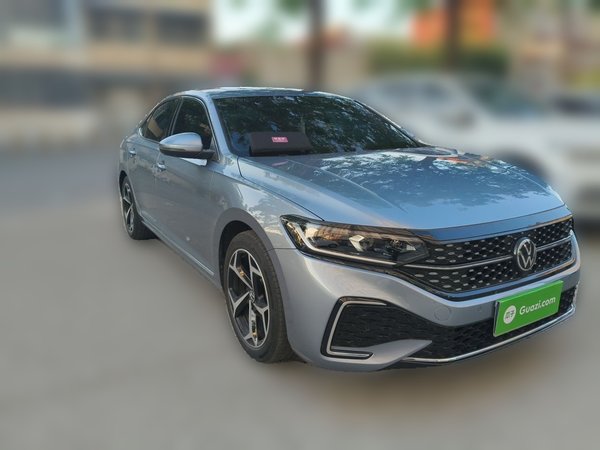 Volkswagen Passat 2023, 40199 км, за 18110 USD
