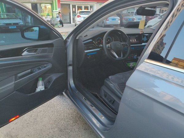 Volkswagen Passat 2023, 40199 км, за 18110 USD - фото 17