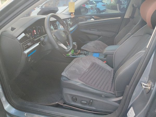 Volkswagen Passat 2023, 40199 км, за 18110 USD - фото 16
