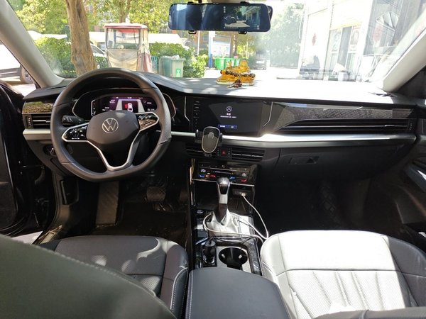 Volkswagen Passat 2024, 14500 км, за 20748 USD