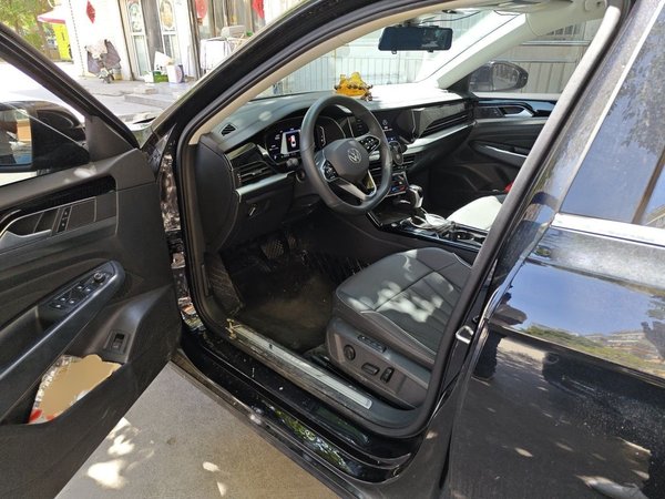 Volkswagen Passat 2024, 14500 км, за 20748 USD