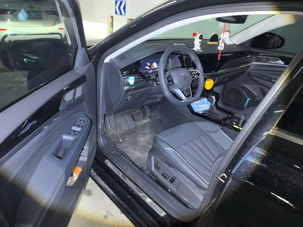 Volkswagen Passat 2024, 25900 км, за 19686 USD - фото 11