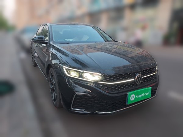 Volkswagen Passat 2024, 35800 км, за 21035 USD