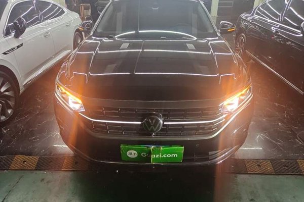 Volkswagen Passat 2024, 61900 км, за 20355 USD
