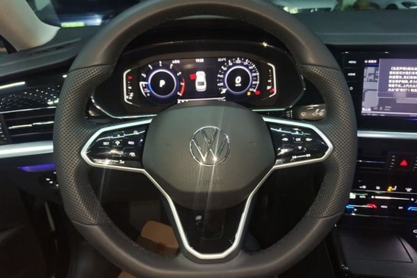 Volkswagen Passat 2024, 61900 км, за 20355 USD - фото 19