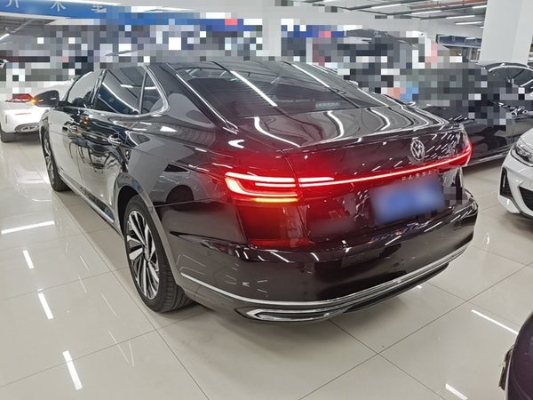 Volkswagen Passat 2024, 64100 км, за 21322 USD