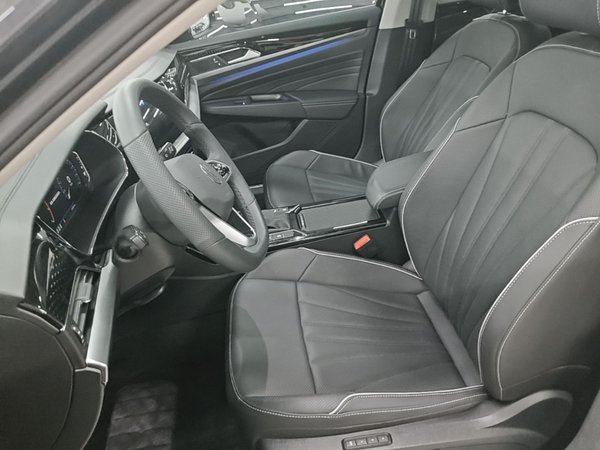 Volkswagen Passat 2024, 64100 км, за 21322 USD - фото 18