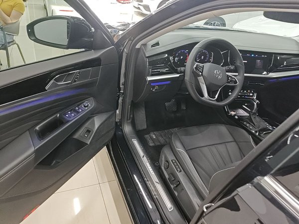 Volkswagen Passat 2024, 64100 км, за 21322 USD - фото 19
