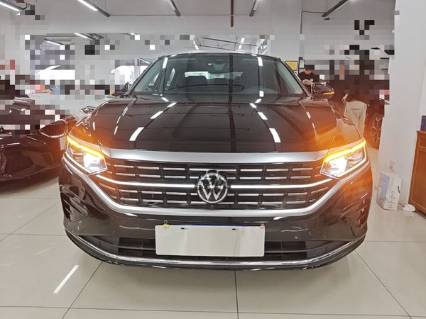 Volkswagen Passat 2024, 64100 км, за 21322 USD