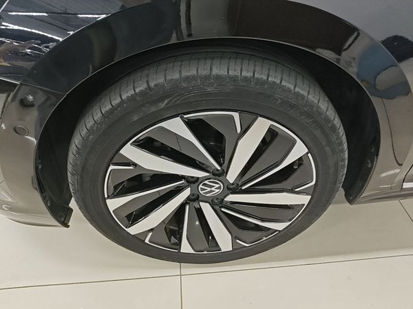 Volkswagen Passat 2024, 64100 км, за 21322 USD - фото 8
