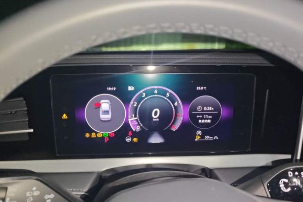 Volkswagen Passat 2025, 17800 км, за 21119 USD - фото 12