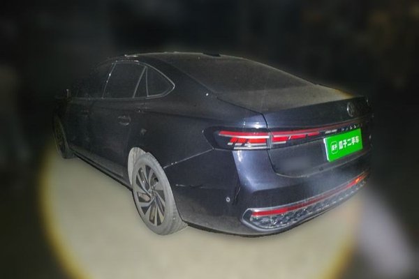 Volkswagen Passat 2025, 17800 км, за 21119 USD