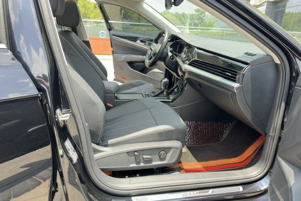 Volkswagen Passat 2025, за 21780 USD - фото 23
