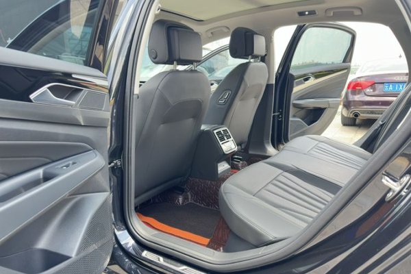Volkswagen Passat 2025, за 21780 USD - фото 20