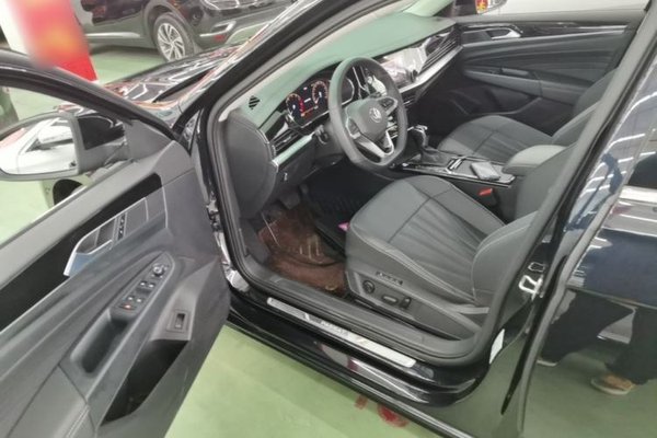Volkswagen Passat 2025, 33600 км, за 19307 USD - фото 19