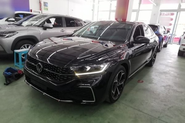 Volkswagen Passat · 2025 год