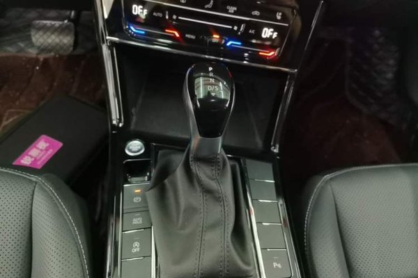 Volkswagen Passat 2025, 33600 км, за 19307 USD - фото 17