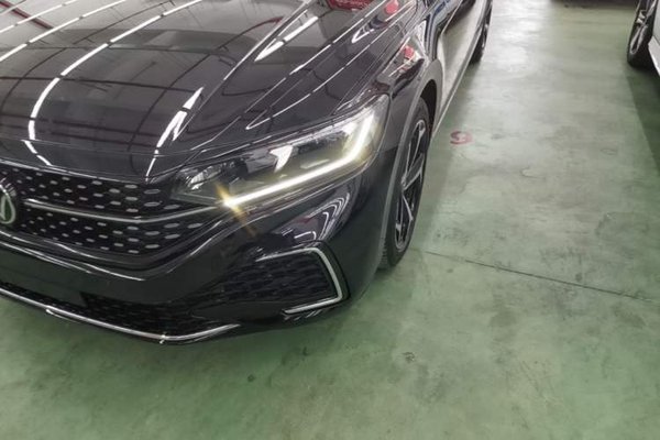 Volkswagen Passat 2025, 33600 км, за 19307 USD - фото 9