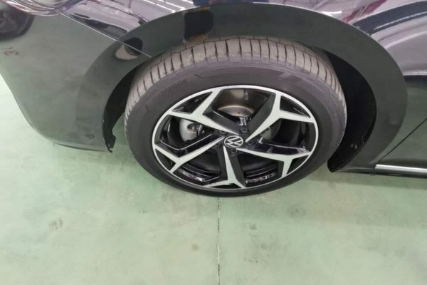 Volkswagen Passat 2025, 33600 км, за 19307 USD - фото 8