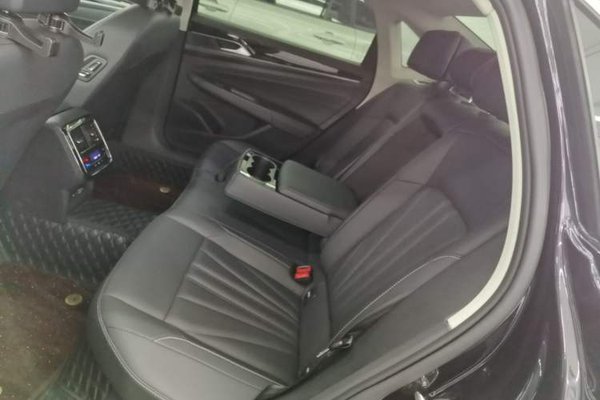 Volkswagen Passat 2025, 33600 км, за 19307 USD - фото 20