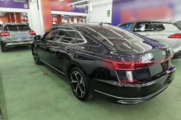 Volkswagen Passat 2025, 33600 км, за 19307 USD