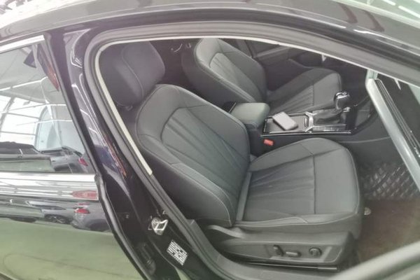 Volkswagen Passat 2025, 33600 км, за 19307 USD - фото 23