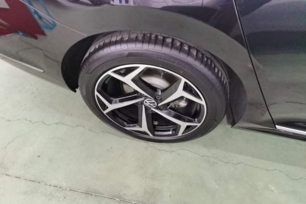 Volkswagen Passat 2025, 33600 км, за 19307 USD - фото 10