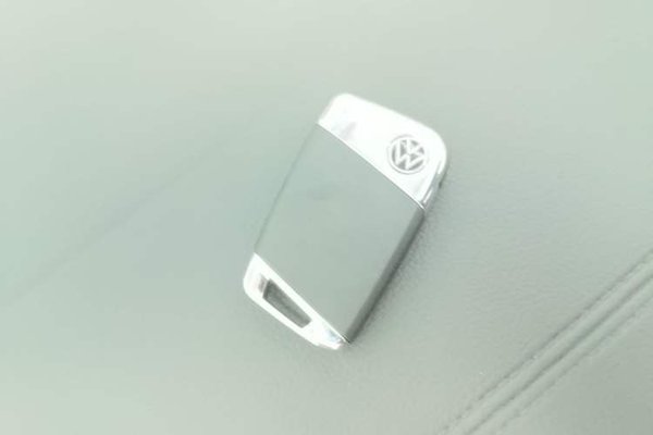 Volkswagen Passat 2025, 33600 км, за 19307 USD - фото 12