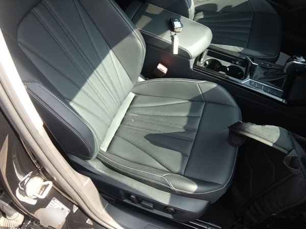Volkswagen Passat 2025, 37700 км, за 22064 USD - фото 23