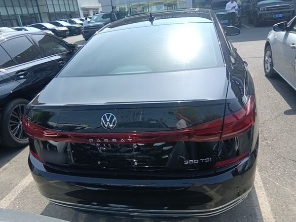 Volkswagen Passat 2025, 37700 км, за 22064 USD