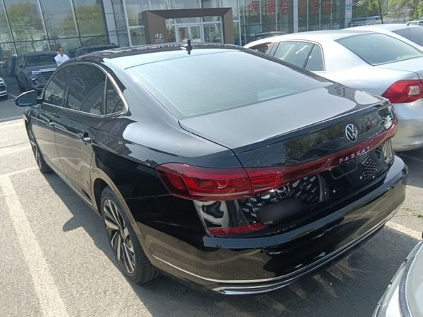 Volkswagen Passat 2025, 37700 км, за 22064 USD